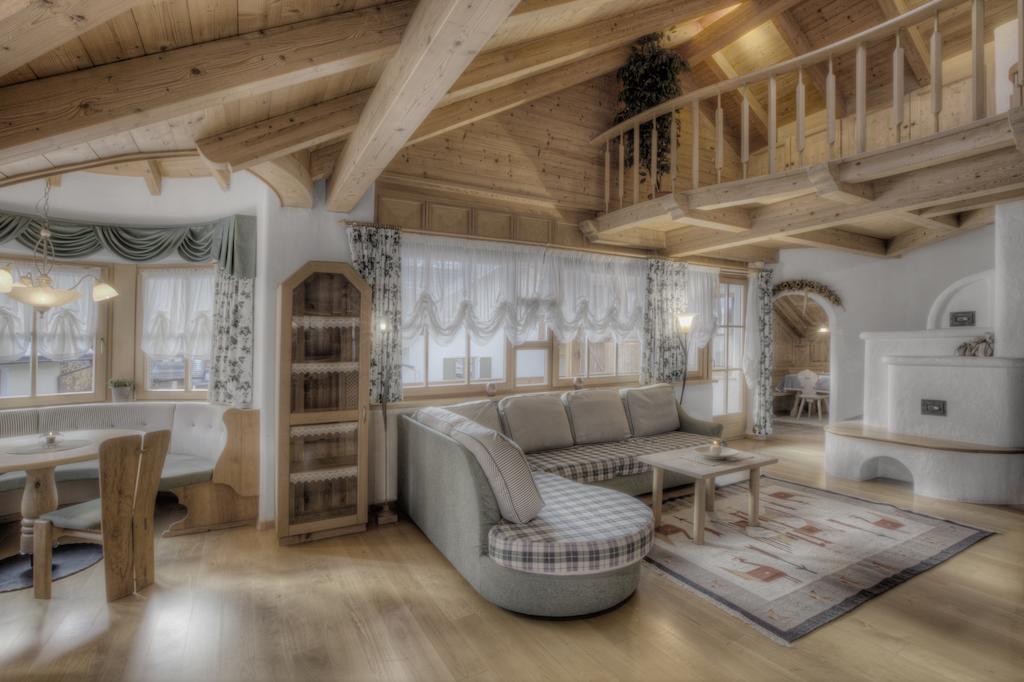 Alexander Mountain-Lodge San Vigilio Di Marebbe Room photo